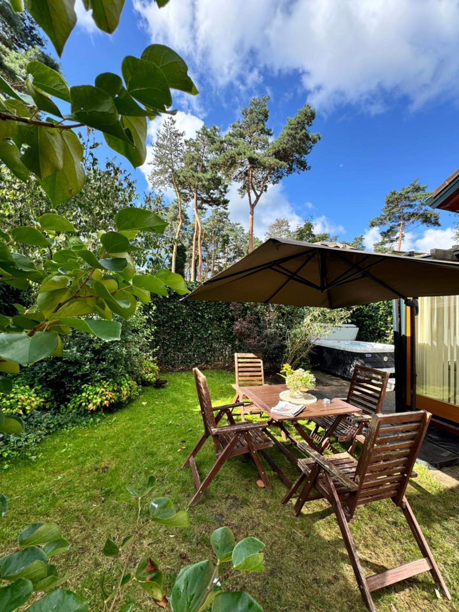 Houten Chalet/Bungalow In Het Bos, Sauna, Jacuzzi Meijel Екстериор снимка